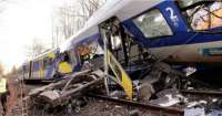 Acidente com trens mata nove pessoas e deixa centenas de feridos