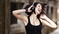 Volume alto dos fones de ouvido é perigoso e pode causar surdez