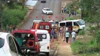Acidente com van escolar deixa 14 crianças feridas no Paraná