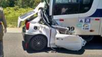 Acidente entre carro e ônibus deixa três mortos e dois feridos na PR-412