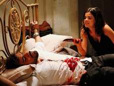 Amor &agrave; Vida - Aline tortura e esfaqueia Ninho antes de fugir do pa&iacute;s