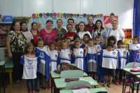 Pinh&atilde;o - Prefeitura entrega uniformes para alunos da rede municipal