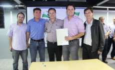 Rio Bonito -  Prefeito Irio de Rosso assina conv&ecirc;nio com a SEDU no valor R$ 1.750.000,00