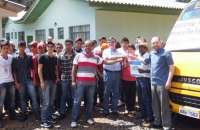 Pinh&atilde;o - Casa Familiar Rural recebe Micro&ocirc;nibus