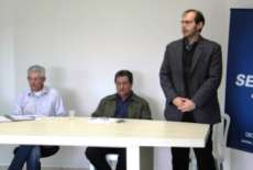 Nova Laranjeiras - Prefeitura entrega novos implementos agr&iacute;colas