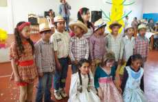 Campo Bonito - Fam&iacute;lias participantes do CRAS participam de festa junina