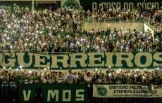 Homenagens a v&iacute;timas comovem atletas e popula&ccedil;&atilde;o de Chapec&oacute;