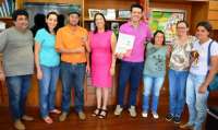 Laranjeiras - Governo Municipal repassa veículo para associação de agricultores do Recanto da Natureza