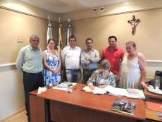 Catanduvas &ndash; Governo Municipal assina conv&ecirc;nio para aquisi&ccedil;&atilde;o de maquina, constru&ccedil;&atilde;o de um mini gin&aacute;sio de esportes, um barrac&atilde;o industrial e mais asfalto para o Munic&iacute;pio