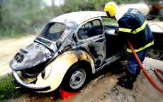 Laranjeiras - Incêndio em fusca mobiliza equipe do corpo de bombeiros
