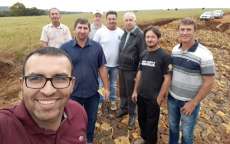 Cand&oacute;i - Munic&iacute;pio investe mais de 1 milh&atilde;o de reais em cal&ccedil;amento rural do Assentamento Santa Clara