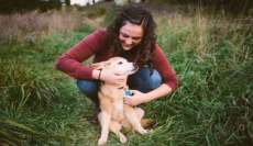 Mulher faz ensaio e escreve carta emocionante para se despedir de c&atilde;ozinho