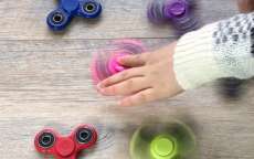 Fidget spinner: conhe&ccedil;a o brinquedo que virou febre entre crian&ccedil;as e adultos