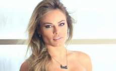 Ex-BBB Natalia posta foto na cama e semi-nua em rede social