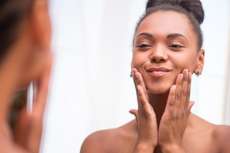 Alimentos que envelhecem a pele e o corpo. Confira!
