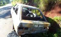 Pane elétrica destrói veiculo em trânsito na PR 565