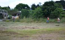 Pinh&atilde;o - Prefeitura executa servi&ccedil;os limpeza no campo do Bairro &Aacute;gua de Verde