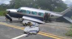 Avi&atilde;o faz pouso de emerg&ecirc;ncia em rodovia do Brasil. Veja o v&iacute;deo
