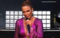 Ivete Sangalo para show e d&aacute; bronca em f&atilde; gr&aacute;vida