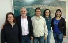 Guarania&ccedil;u - Prefeito recebe representantes da APMF da Escola Joaquim Modesto da Rosa