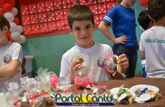 Catanduvas - Escola Tiradentes realizou a 1ª Feira do Jovem Empreendedor - Veja fotos