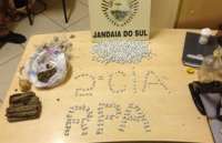 Homem &eacute; preso com quase mil pedras de crack