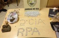 Homem &eacute; preso com quase mil pedras de crack