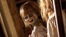 Annabelle nem estreou e j&aacute; est&aacute; aterrorizando muita gente por a&iacute; - veja o v&iacute;deo