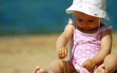 Pediatra d&aacute; dicas de cuidados com a pele do beb&ecirc; no ver&atilde;o