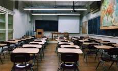Homem com faca invade escola, amea&ccedil;a professora e tenta agarrar alunos