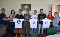 Pinh&atilde;o - Prefeitura entrega novos uniformes para Grupo de Capoeira Guerreiros dos Palmares