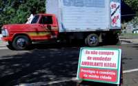 Quedas - Vendedores ambulantes ilegais são abordados