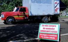 Quedas - Vendedores ambulantes ilegais s&atilde;o abordados