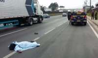 Pedestre morre atropelado a cem metros de passarela na BR-376