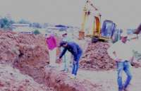 Pinh&atilde;o - Prefeito acompanha trabalho de manilhamento no Jardim Dona Ivanira