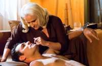 'A Lei do Amor': Ciro sente ci&uacute;me de Ti&atilde;o e beija M&aacute;g, sua amante h&aacute; 20 anos