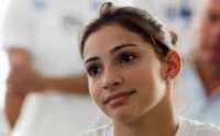 Consciente, mas sob risco de morte, Laís Souza não mexe braços e pernas
