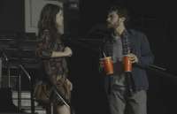 'Haja Cora&ccedil;&atilde;o': Camila e Giovanni se encontram por acaso no cinema