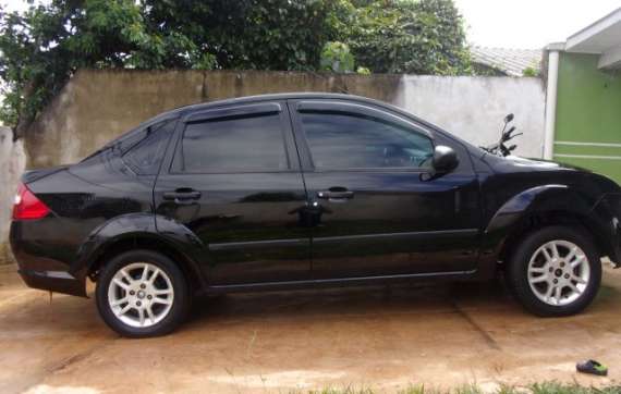 Laranjeiras - Vende-se Fiesta Sedan 1.0 Flex