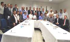 Quedas - Prefeito e vereadores s&atilde;o recepcionados pelo Ministro das Cidades