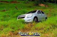 Palmital - Condutor perde controle de veículo na BR 158 e carro sai da pista