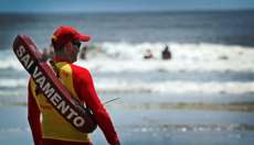 Bombeiros resgatam pescadores n&aacute;ufragos na Baia de Guaratuba
