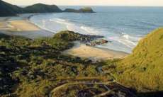 Paran&aacute; - Rapaz cai de morro e desaparece no mar da Ilha do Mel