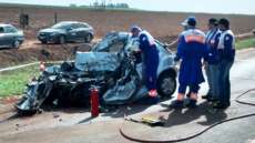 Acidente entre carro e caminh&atilde;o mata dois na BR-369 no Paran&aacute;
