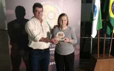 Rio Bonito - Prefeito Ademir Fagundes entrega honrarias a pioneiros pelos 50 anos de Quedas do Igua&ccedil;u