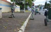 Pinh&atilde;o - Equipes da secretaria de obras trabalham na limpeza das vias p&uacute;blicas