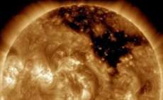 NASA detecta 'buraco negro gigante' no Sol