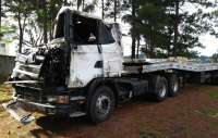 Nova Laranjeiras - Caminhão carregado de cigarros tomba na BR 277