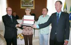 Marquinho - Professora Claudia Demario recebe T&iacute;tulo de Cidad&atilde; Honor&aacute;ria
