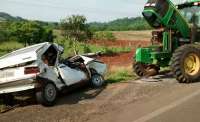 Grave acidente envolvendo Gol e trator mata um em rodovia no Paraná